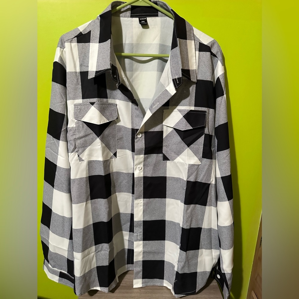 Men’s white, gray and black plaid button up flannel